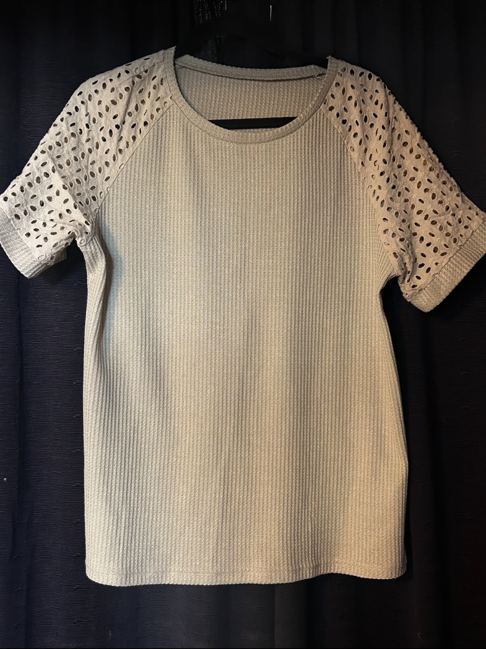 Women’s Large light, sage Waffle Knit Top with Eyelet Lace Sleeves